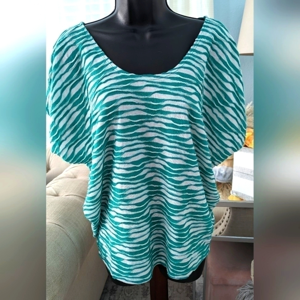 NWOT Kim and Cami  Fun and Soft with Textured Stitching Size S.
